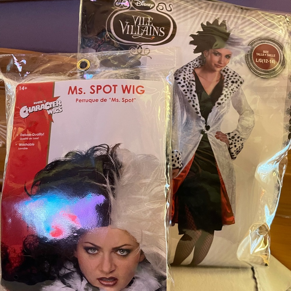 Cruella Deville Halloween costume with wig!
